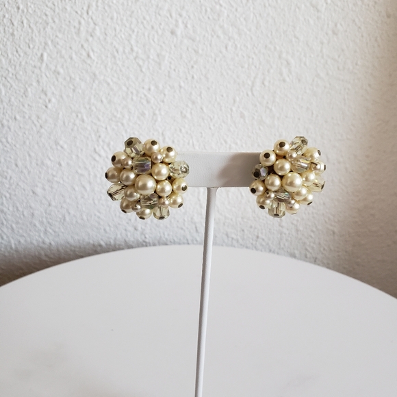 Vintage Japan glass pearl cluster earring faceted AB crystal beads clipons - Picture 4 of 10